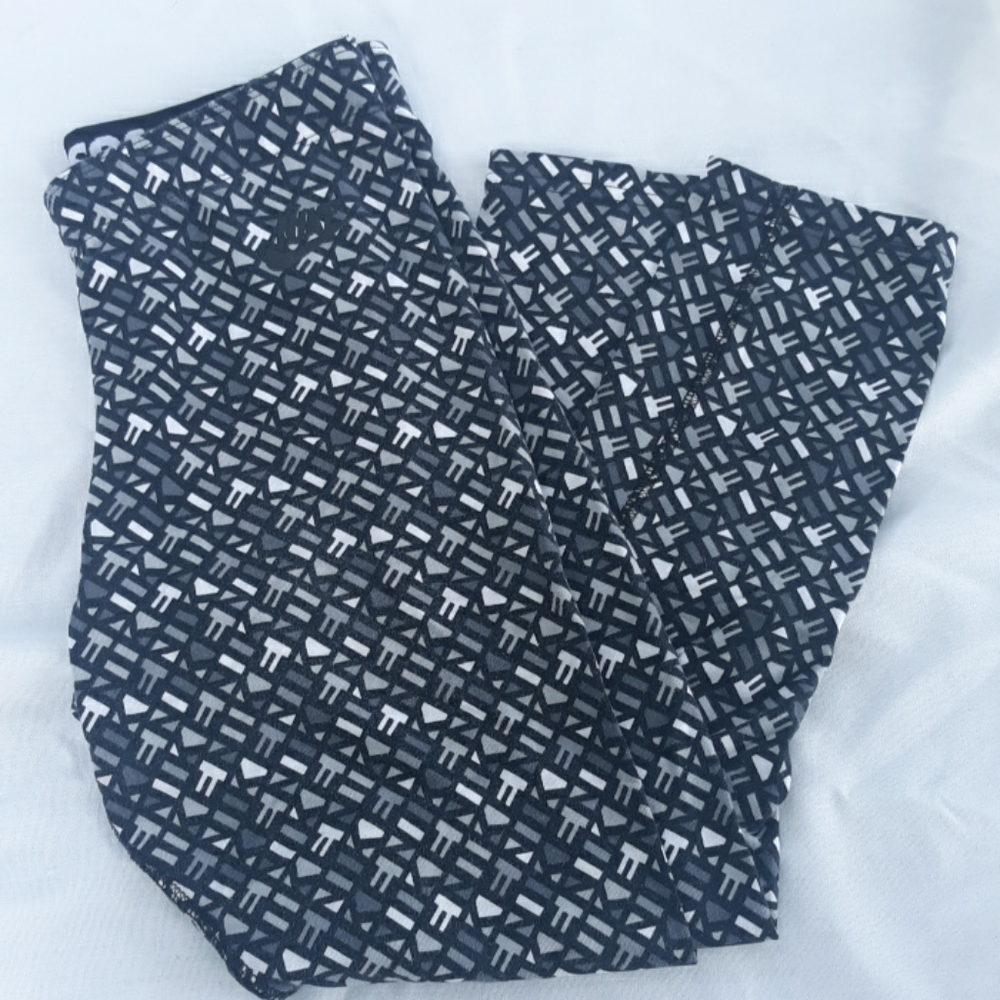 Nike leg- a- see print cropped legging